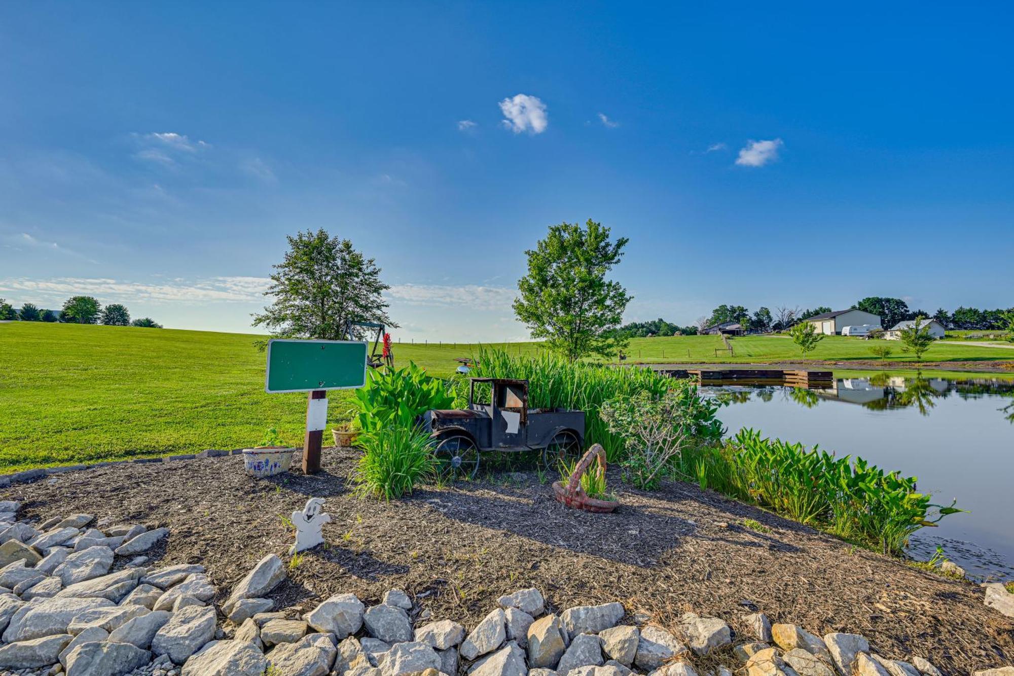 Almost Heaven Too 50-Acre Escape With Pond! Brownsville Buitenkant foto